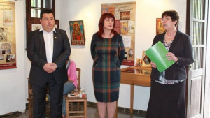 Откриха изложбата От ръката тревненска