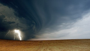 Седмицата започва с валежи гръмотевици и градушки