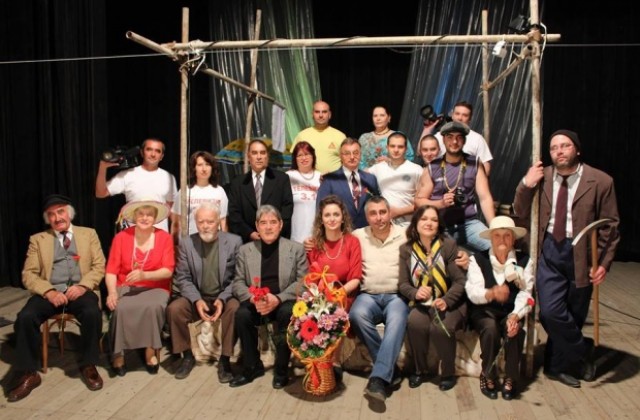 Театралите от Драганово с трета награда за спектакъл от фестивала в Каварна