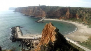 Обсъждат достъпа на автомобили до плажа на Болата