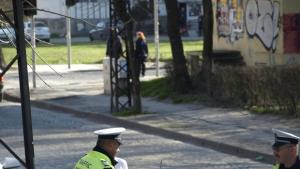 Издирват шофьор блъснал момиче и избягал