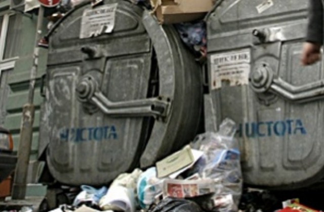 300 лева глоба отнесе пловдивчанин, изхвърлил чували с боклуци извън кофите за смет