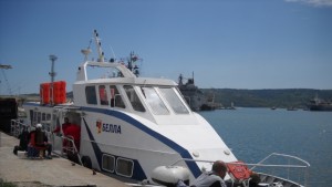 Спират за половин ден кораба Белла