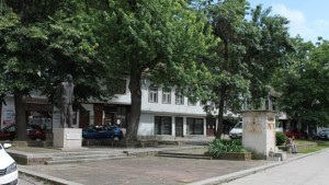 Събират оферти за изработка и монтаж на фигура на дете