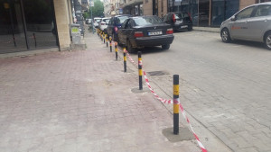 Нови антипаркинг колчета монтираха в Северен