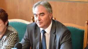 Косенето в междублоковите пространства не е задължение на общината