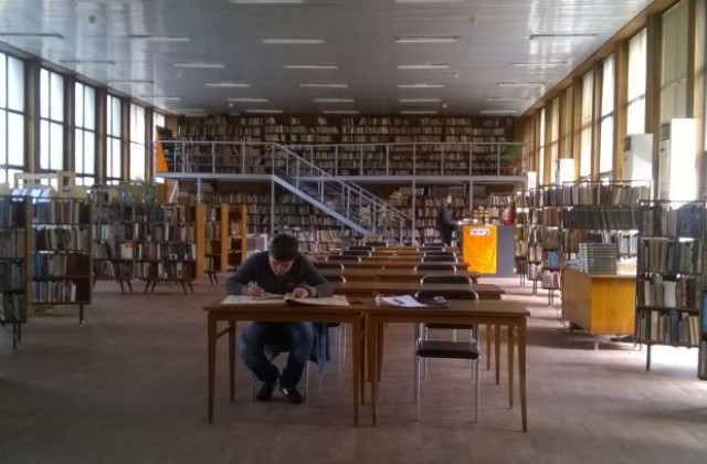 Библиотечни специалисти участват в конференция в София
