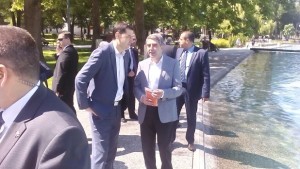 Президентът прочете Дядо и ряпа и призова да изковем успеха