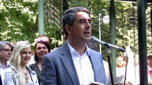 Плевнелиев прочете Дядо и ряпа в Пловдив зове да изковем