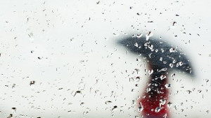 Новата седмица идва с дъжд и гръмотевици