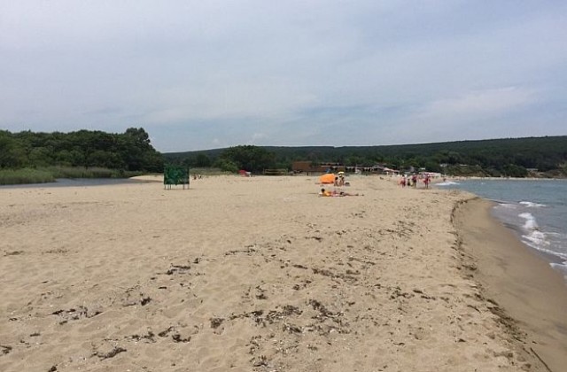 Сигнал за платена сянка на плажа прати проверка на Иракли, няма нередности