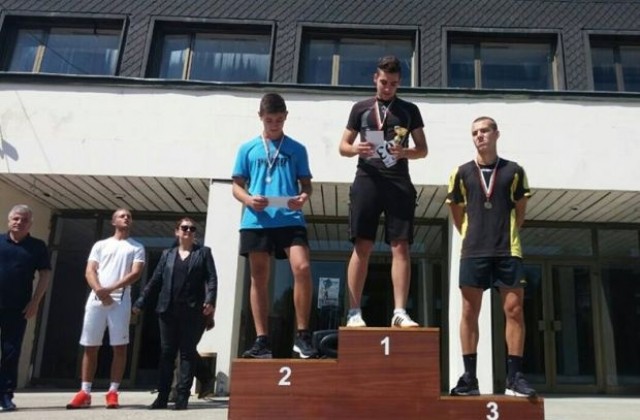 Над 100 младежи се включиха в инициативата Неврокоп тича