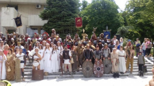 Император Нерон и кметът на Свищов изгасиха фестивалния огън на