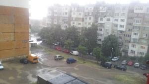 Гръмотевична буря в Сливен придружена с градушка