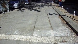 Започна кърпенето на уличната мрежа