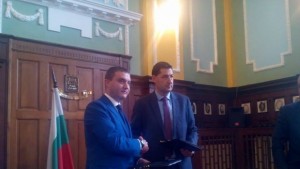 Владислав Горанов парафира прехвърлянето на държавните акции на Свободна зона