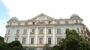 Обновяват сгради булеварди и градския транспорт с милиони от Региони