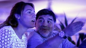 Марадона нападна Макри разорявал аржентинците