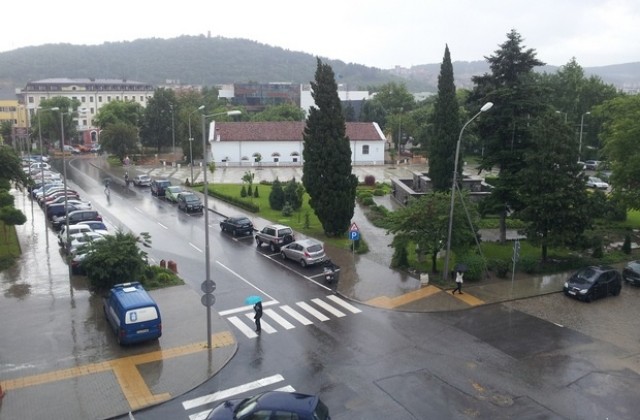 Порой и градушка се изсипва в Сливен