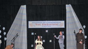 Заместник кмет влезе в ролята на Феб от Парижката Света