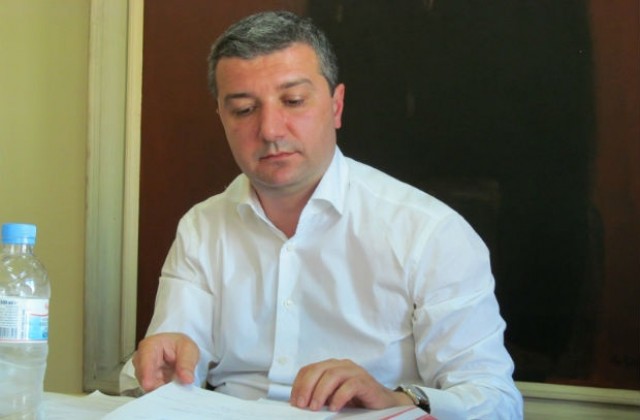 БСП има сили и сама да спечели президентските избори, твърди Драгомир Стойнев
