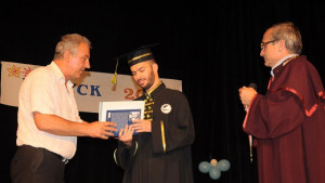 Връчиха дипломи за завършено средно образование