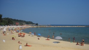 Къпането на Офицерския плаж под забрана и този уикенд