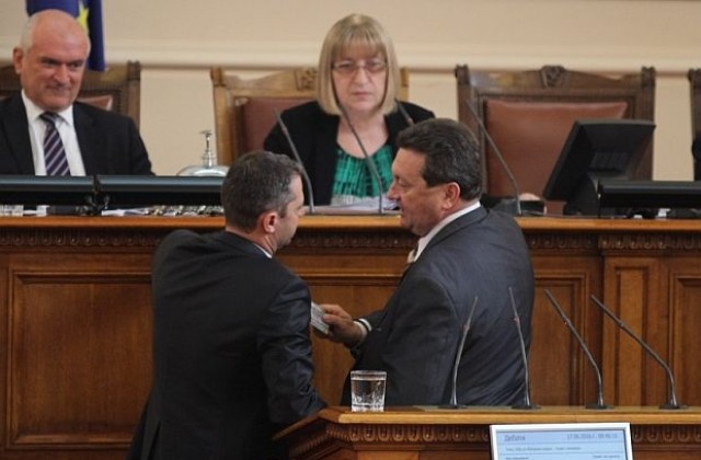 БСП и ГЕРБ спретнаха скандал в парламента заради делото за АЕЦ Белене
