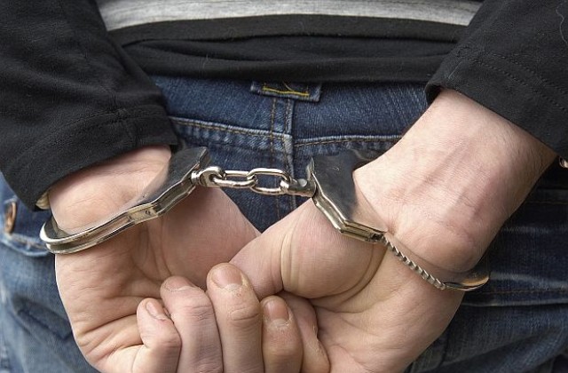 Арестуваха двама българи в Гана за клониране на банкови карти