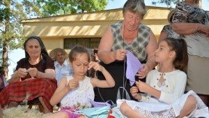 Празник на плетенето в село Крум