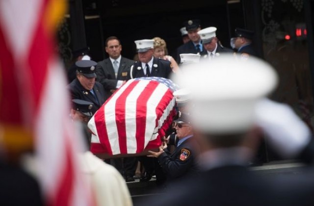 15 години след атаките в САЩ погребаха пожарникар загинал в търговския център