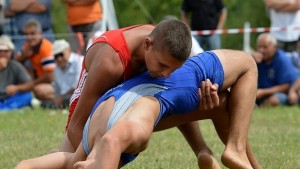 Турнир и мазни борби край манастира Св Троица