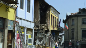 Общината ще търси отговорност за вреди заради съборилата се къща