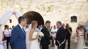 Направиха венчавка в крепостта Баба Вида