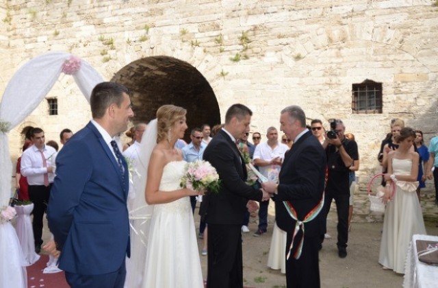 Направиха венчавка в крепостта „Баба Вида