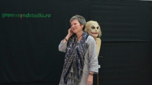 Гримиране на живо на герой от филм предлагат в галерията