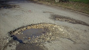 Организират протестен митинг заради лошия път между селата Лясково и