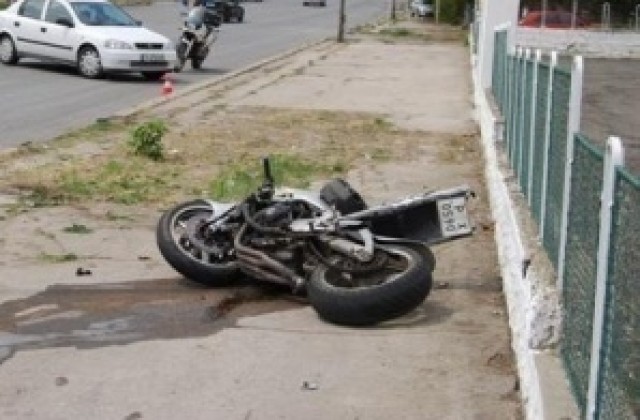 Моторист е с опасност за живота след втори тежък пътен инцидент на Асеновградско шосе