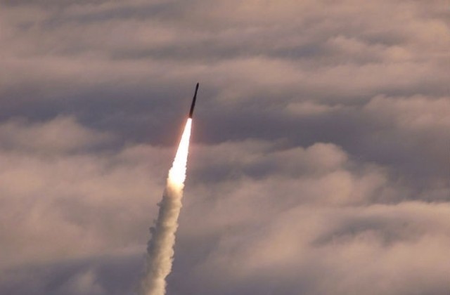 Пхенян се готви да изстреля балистична ракета