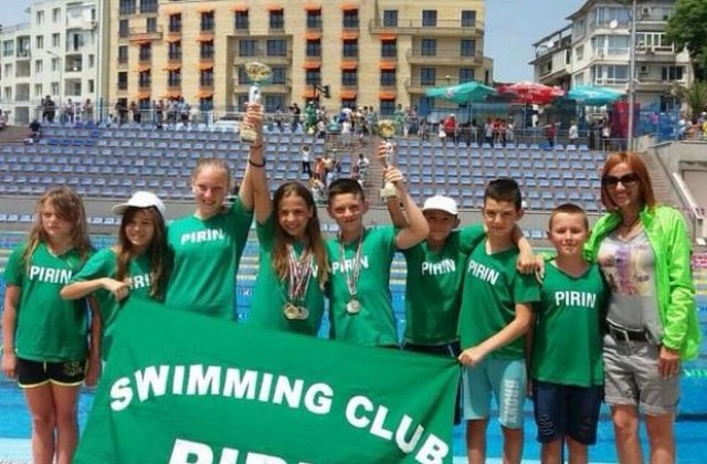 Плувен клуб Пирин се завърна с десет медала от Варна