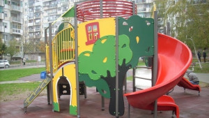 Изграждат нова детска площадка в кв Тракцията