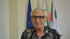 Пенсионер дари спестяванията си на болни деца