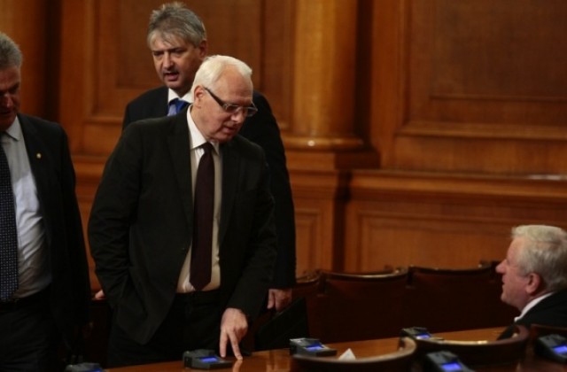 Велизар Енчев предложи приемане на декларация за отказ от военни действия между България и Русия