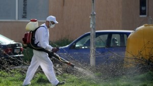 Пръскат за кърлежи в старозагорските села