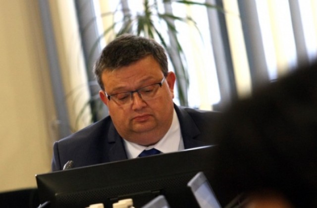 Скандал на заседанието на ВСС, Цацаров оттегли свое предложение