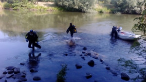 Водолази продължават да търсят 19годишния Петър в 7метрова речна яма