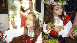 Канят добричлии на Еньовден в Стария Добрич