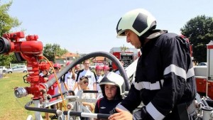 Над 200 деца и младежи участваха в откриването на Лятната