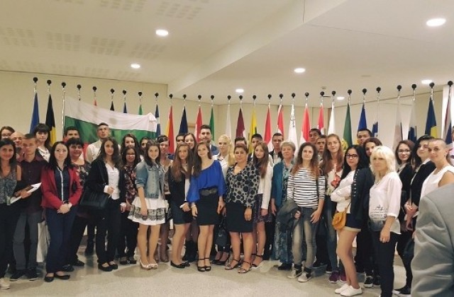 Младежи от област Габрово посетиха Европейския парламент по покана на Андрей Новаков