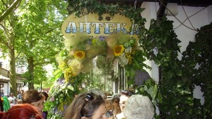 С песни танци еньовски венец и билков чай празнуваха добричлии